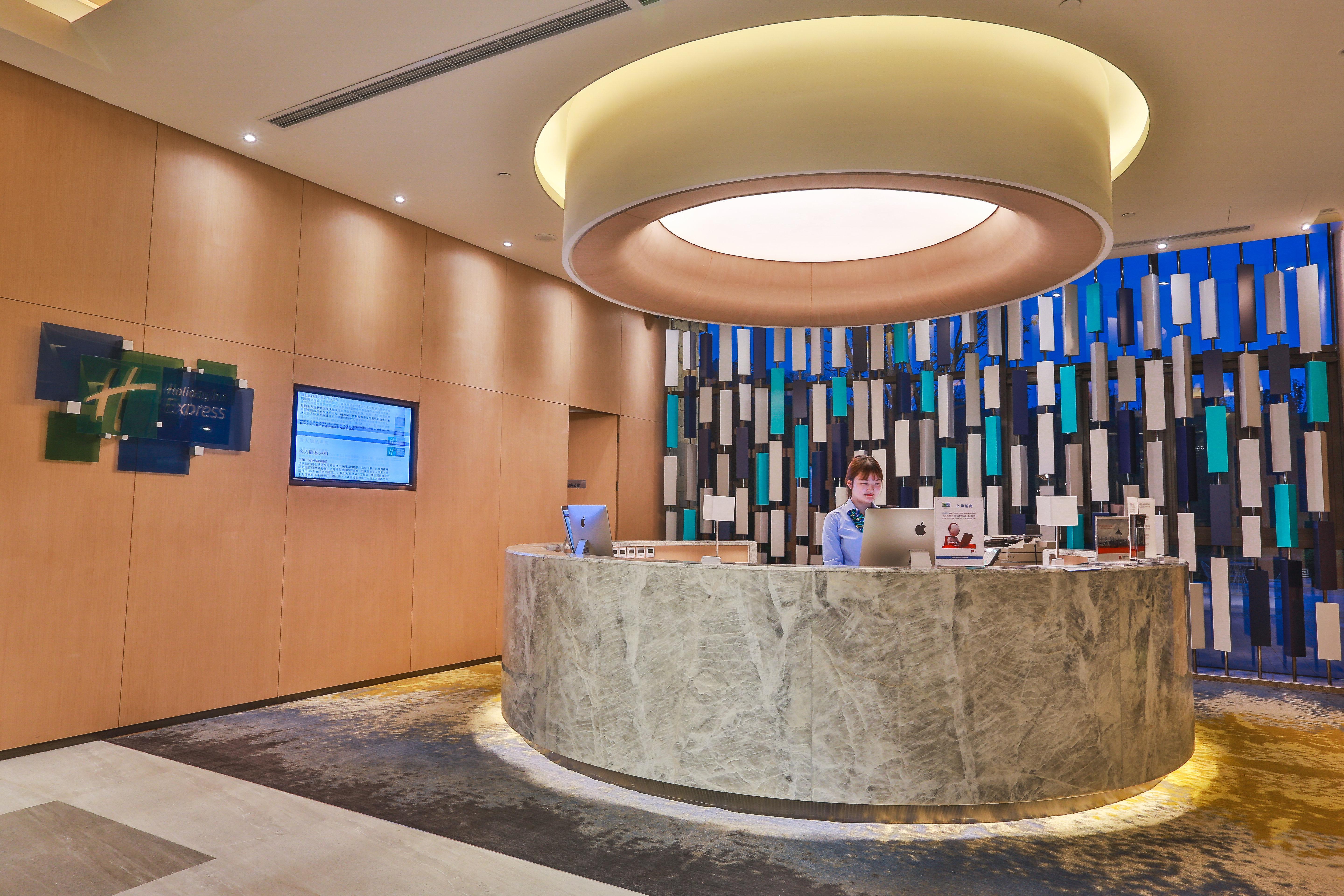 Holiday Inn Express Emei Mountain By Ihg Emeishan Exteriör bild