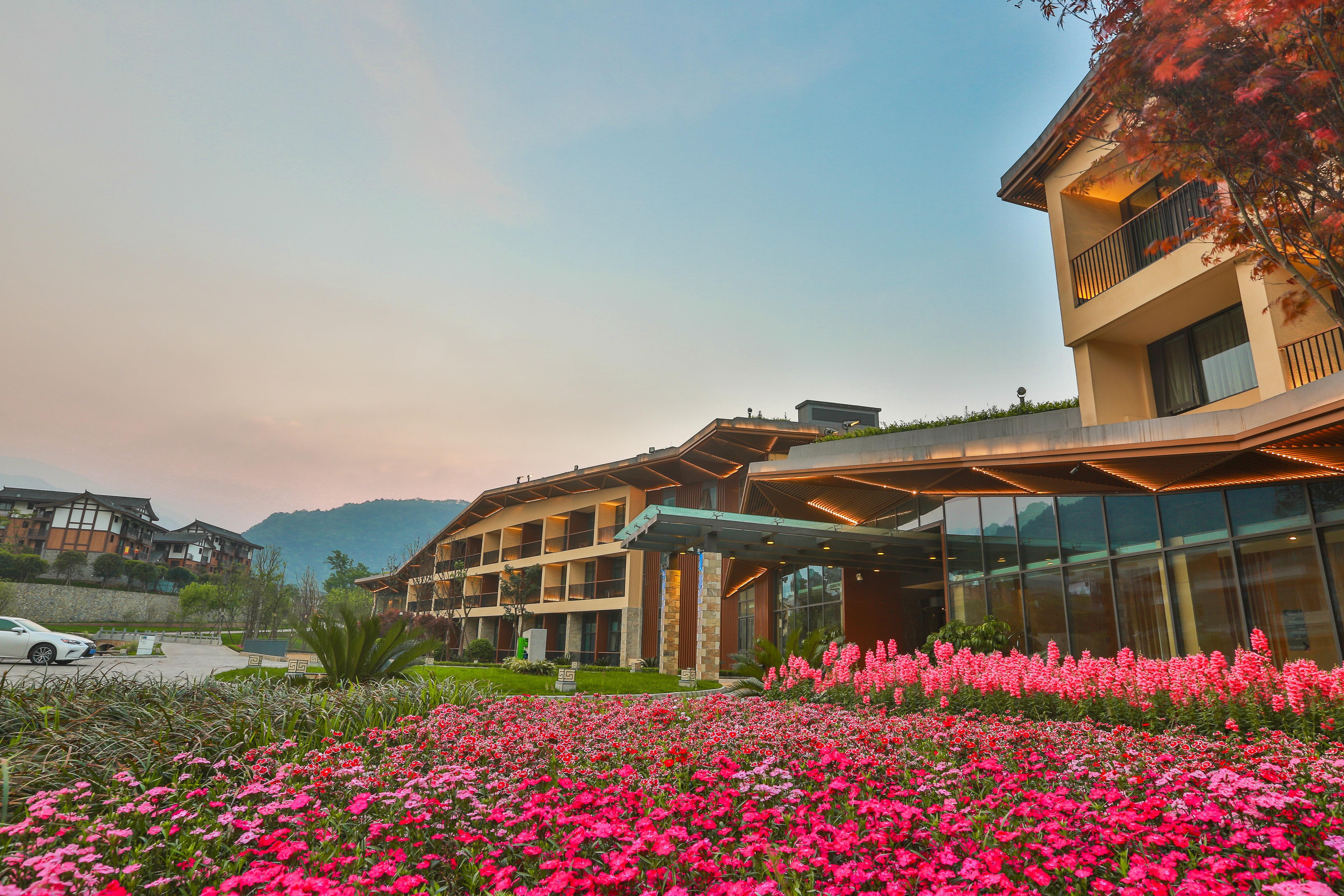 Holiday Inn Express Emei Mountain By Ihg Emeishan Exteriör bild