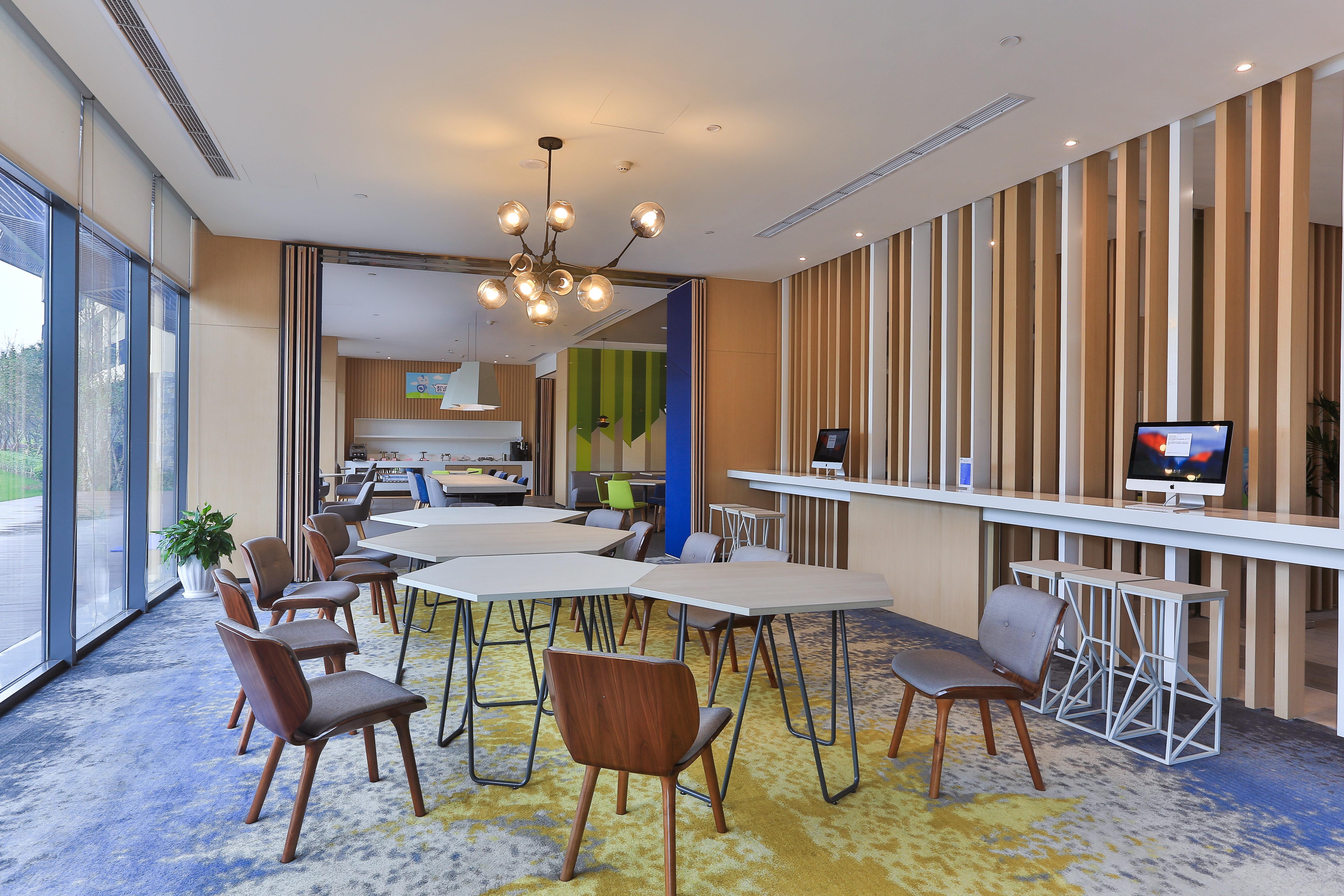 Holiday Inn Express Emei Mountain By Ihg Emeishan Exteriör bild