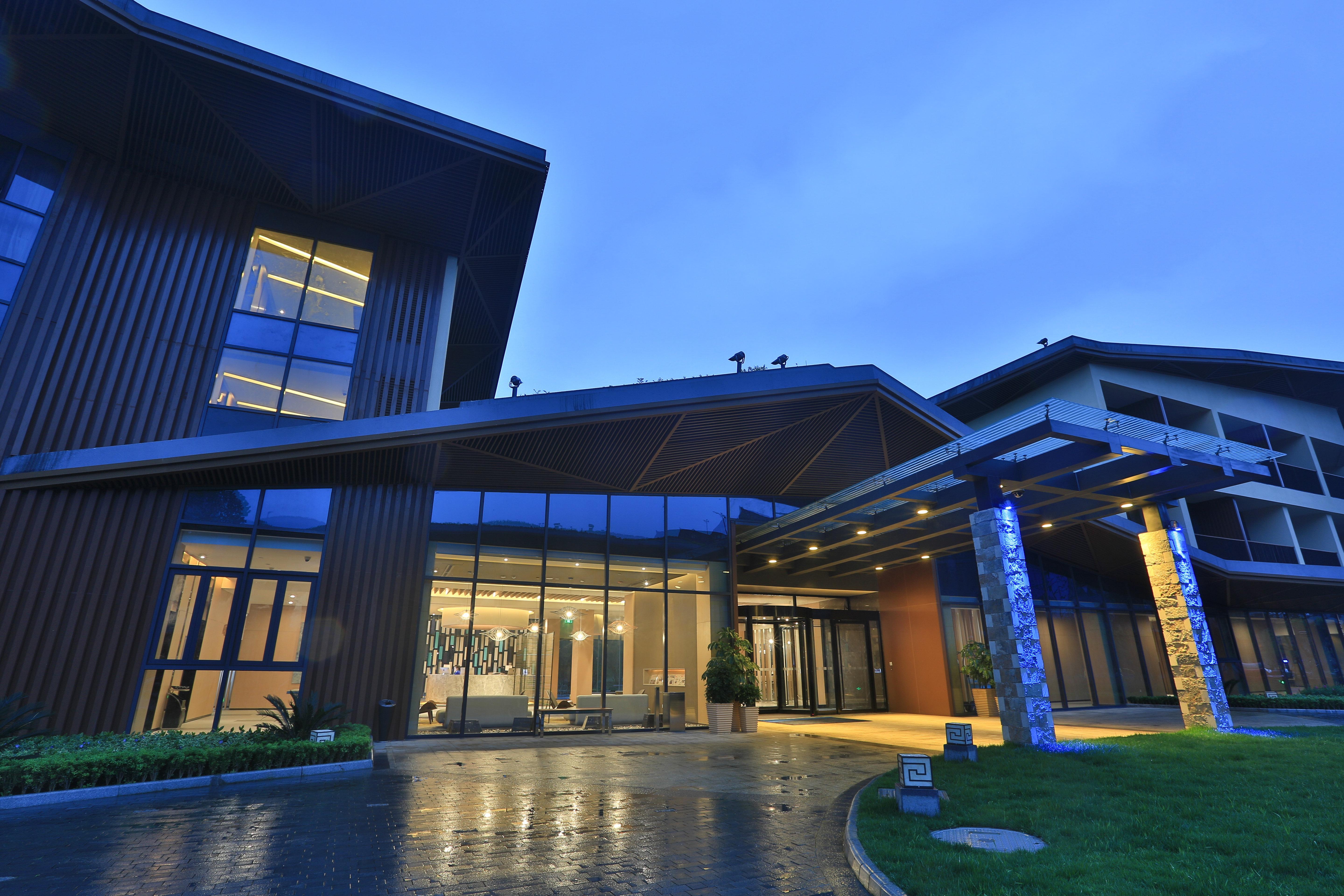 Holiday Inn Express Emei Mountain By Ihg Emeishan Exteriör bild