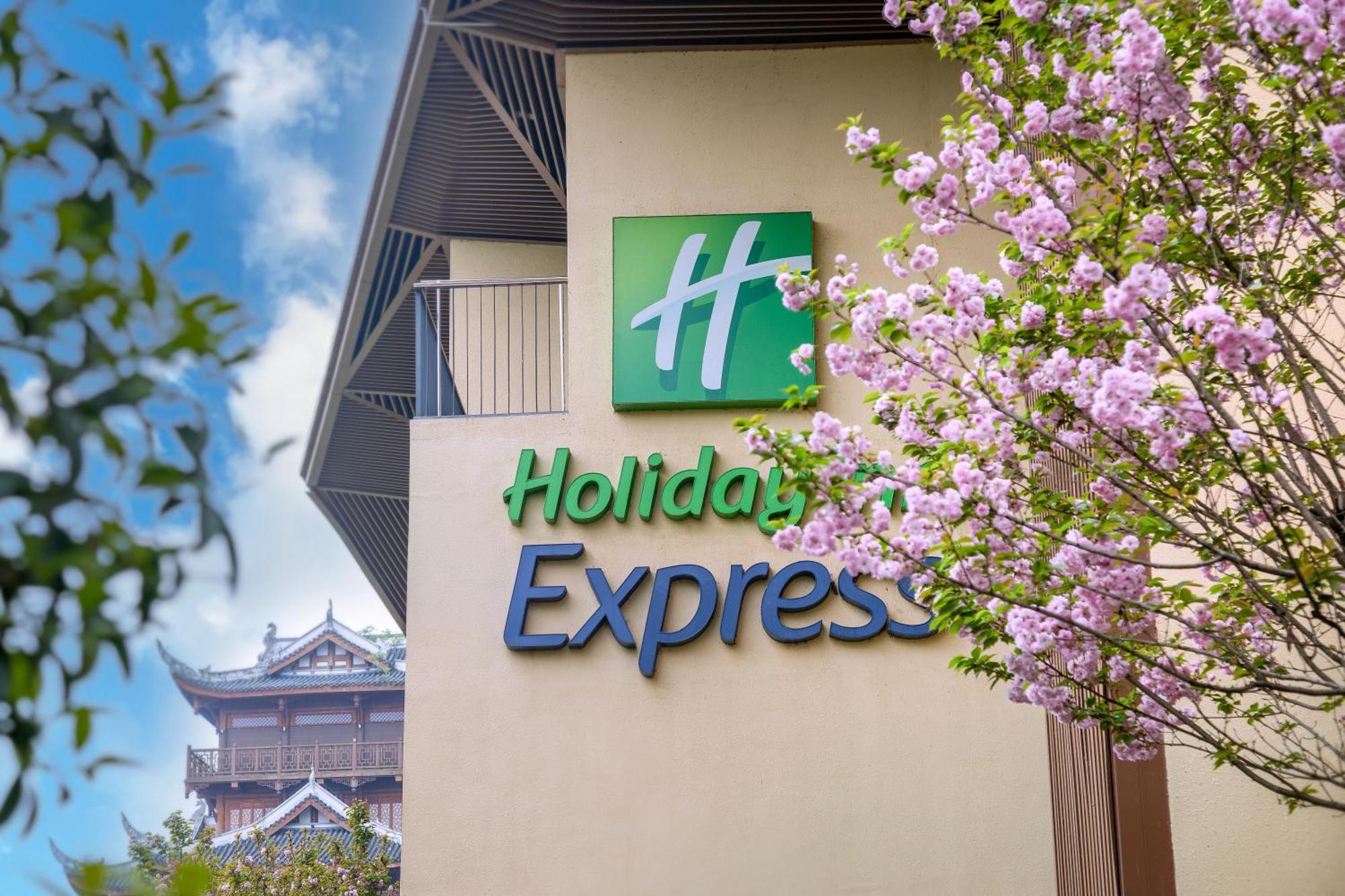 Holiday Inn Express Emei Mountain By Ihg Emeishan Exteriör bild